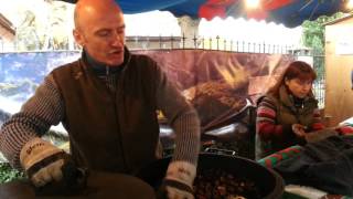 Frédéric vendeur de marrons au marché de Noêl de Kaysersberg Vignoble [upl. by Willms830]