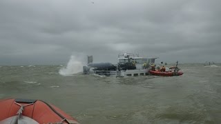 Binnenvaartschip gezonken op het IJsselmeer [upl. by Hickie]