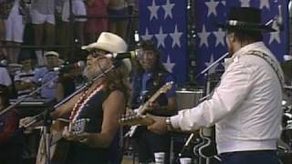 Willie Nelson amp Waylon  Mammas Dont Let Your Babies Grow Up to Be Cowboys Live at Farm Aid 1986 [upl. by Yrral425]