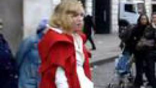 Róisín Murphy  Overpowered Busking  Covent Garden [upl. by Enoid]