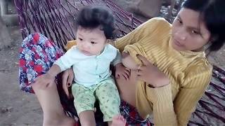 Breastfeeding Baby Playing  Bayi Mainan Saat Disusui [upl. by Eirameinna]