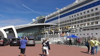 Kreuzfahrer gehen an Bord  Warnemünder Cruise Center [upl. by Viglione989]